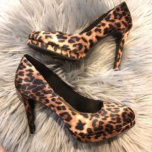 Leopard heels SIZE 9.5